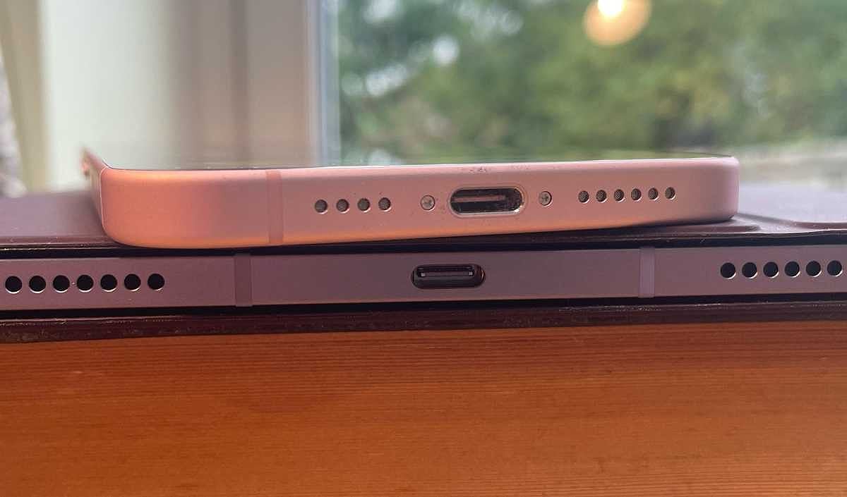 IPhone 15 Plus USB-C port