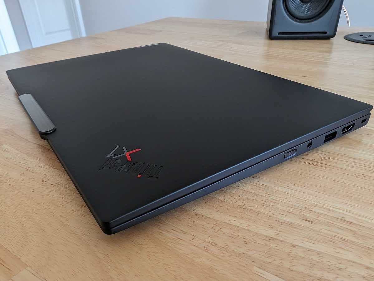 Lenovo ThinkPad design closed lid