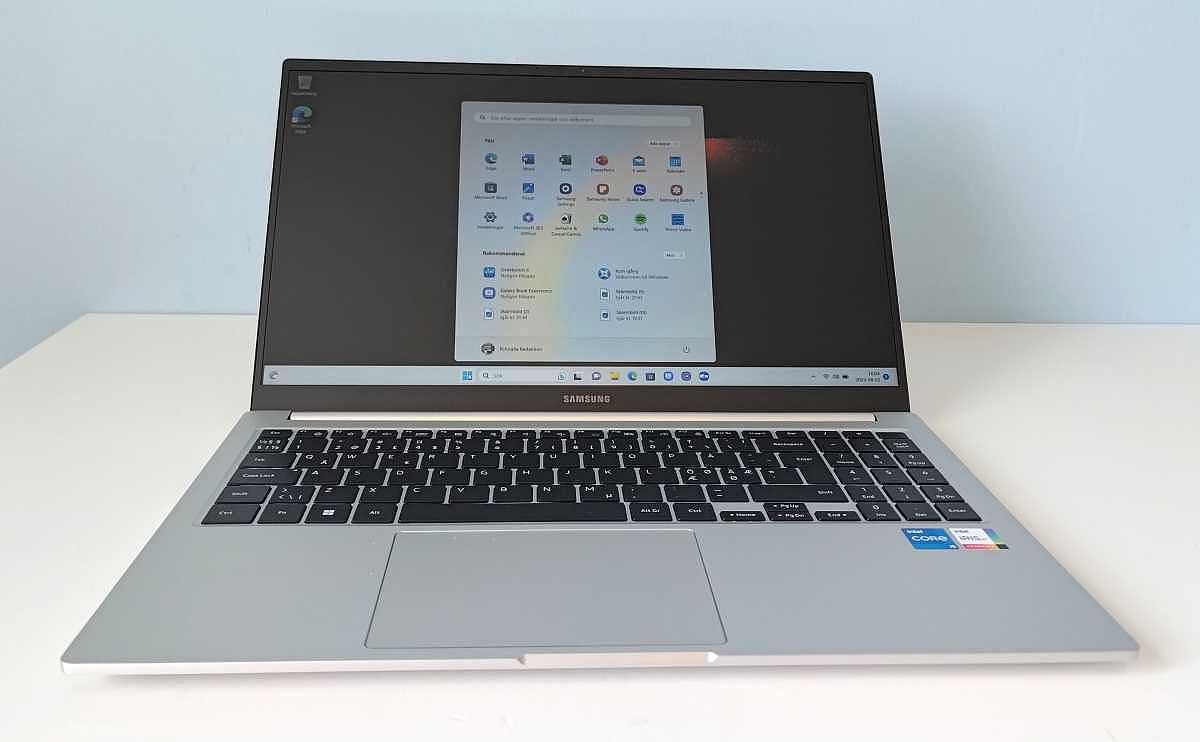 Samsung Galaxy Book 3 Screen